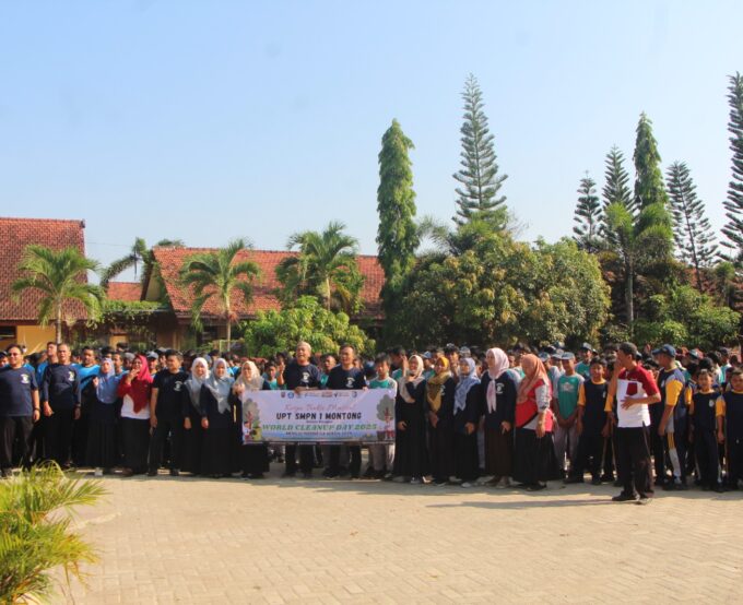 Peduli Bumi: UPT SMPN 1 Montong Bergerak Serentak dalam World Cleanup Day 2025