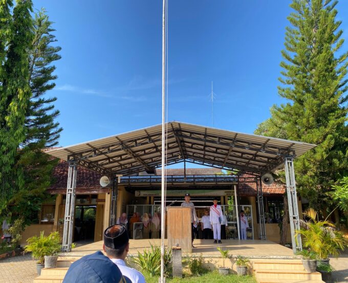 Upacara Hari Senin Bersama Polsek Montong