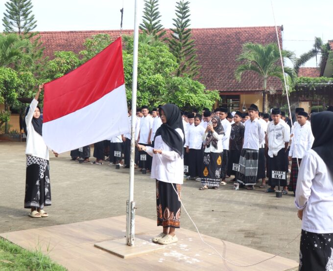 Peringatan Hari Santri Nasional di UPT SMPN 1 Montong: Siswa siswiTunjukkan Dedikasi dan Semangat Kebangsaan